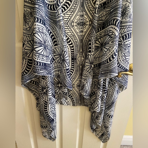 Navy and White Patterned Kimona - Picture 4 of 4